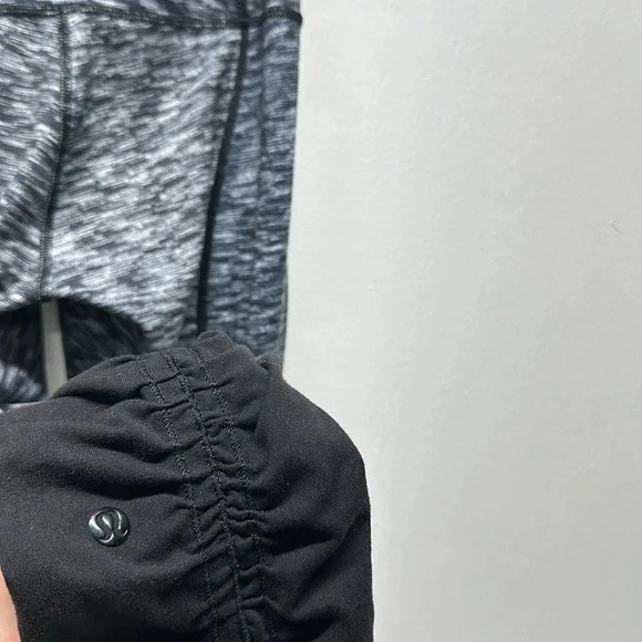 Lululemon Wunder Under Stirrup Leggings Yoga Pants Striped Black Gray Size 4 - Picture 8 of 11